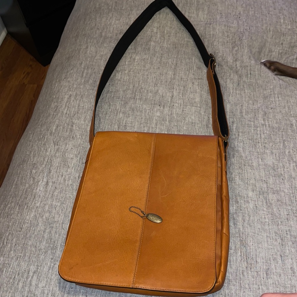 Vertical Messenger Leather Bag 💼